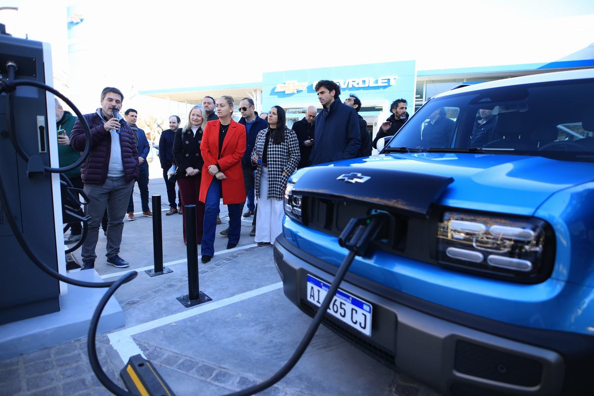 AMSAT inauguró el primer cargador para vehículos eléctricos del Sur mendocino